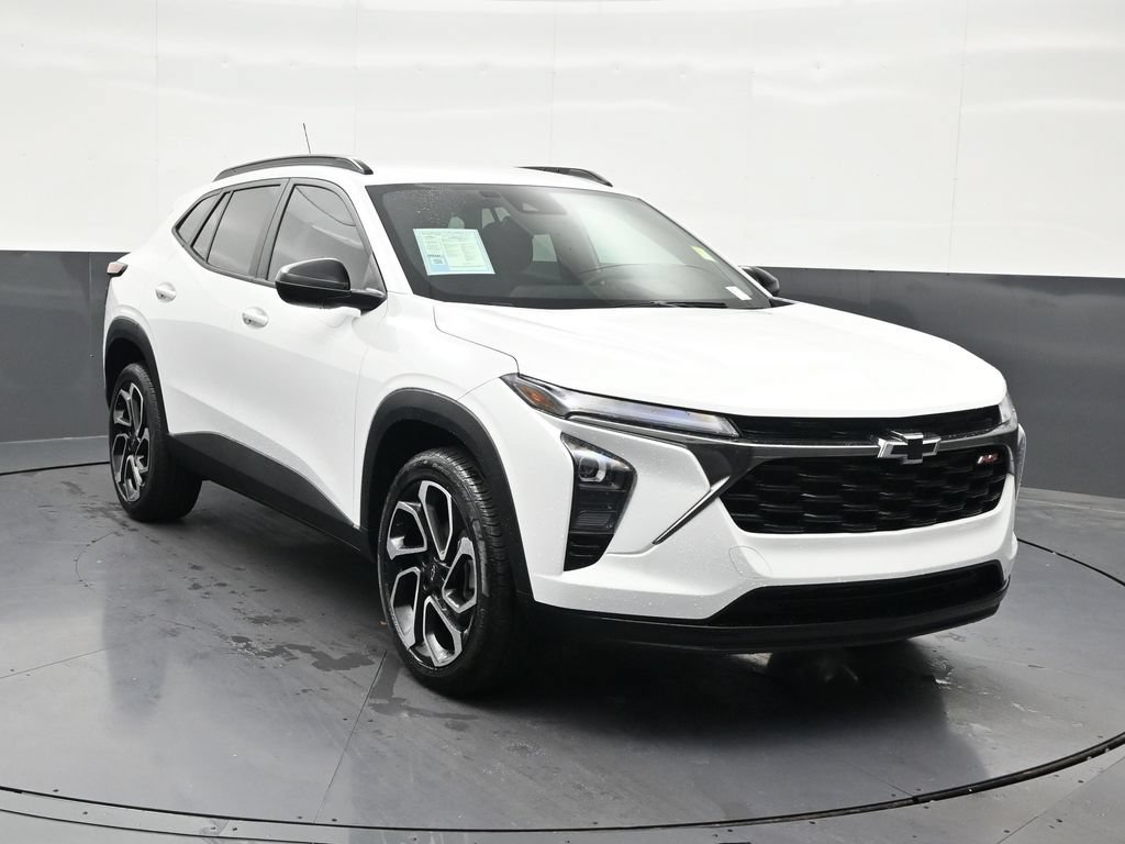 Used 2025 Chevrolet Trax RS FWD image 8