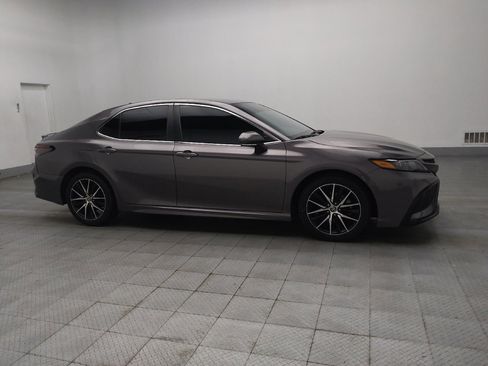 Used 2022 Toyota Camry SE image 11