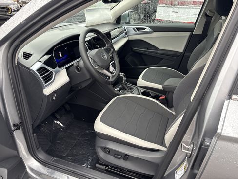 New 2026 Volkswagen Taos SE image 10