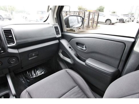 Used 2022 Nissan Frontier SV AWD/4WD image 8