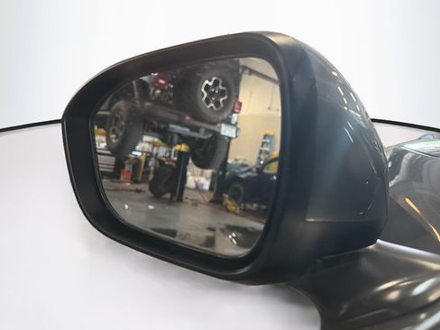 Used 2025 Nissan Kicks SR AWD/4WD image 16