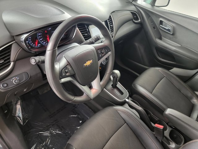 Used 2017 Chevrolet Trax LT w/ LT Convenience Package FWD image 12