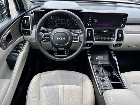Used 2023 Kia Sorento S w/ Panoramic Sunroof Package AWD/4WD image 5