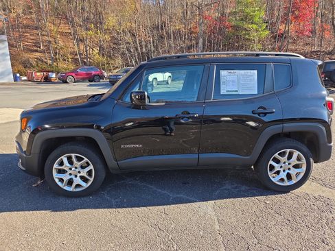 Used 2015 Jeep Renegade Latitude w/ Popular Equipment Group image 5