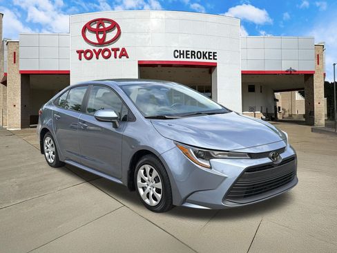 Used 2026 Toyota Corolla LE FWD image 3