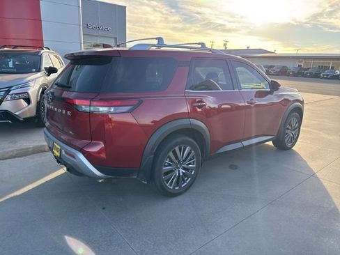 Used 2024 Nissan Pathfinder SL w/ SL Premium Package image 8