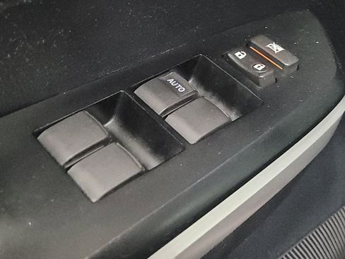 Used 2014 Toyota Tundra SR5 w/ SR5 Upgrade Package image 27