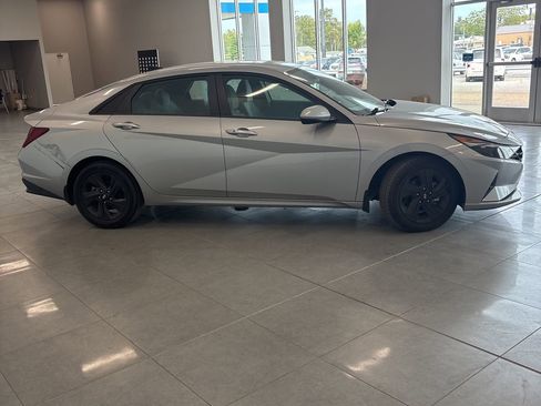 Used 2022 Hyundai Elantra SEL w/ Convenience Package image 7
