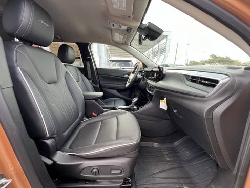 Used 2025 Buick Encore GX Avenir w/ Avenir Technology Package image 21