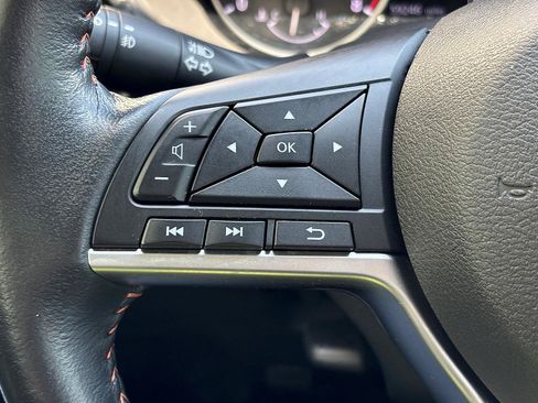 Used 2022 Nissan Sentra SR w/ SR Premium Package FWD image 30