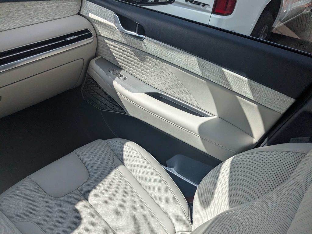 Used 2025 Hyundai Palisade Calligraphy FWD image 25