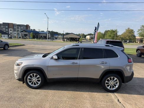 Used 2019 Jeep Cherokee Latitude w/ Popular Appearance Group FWD image 5