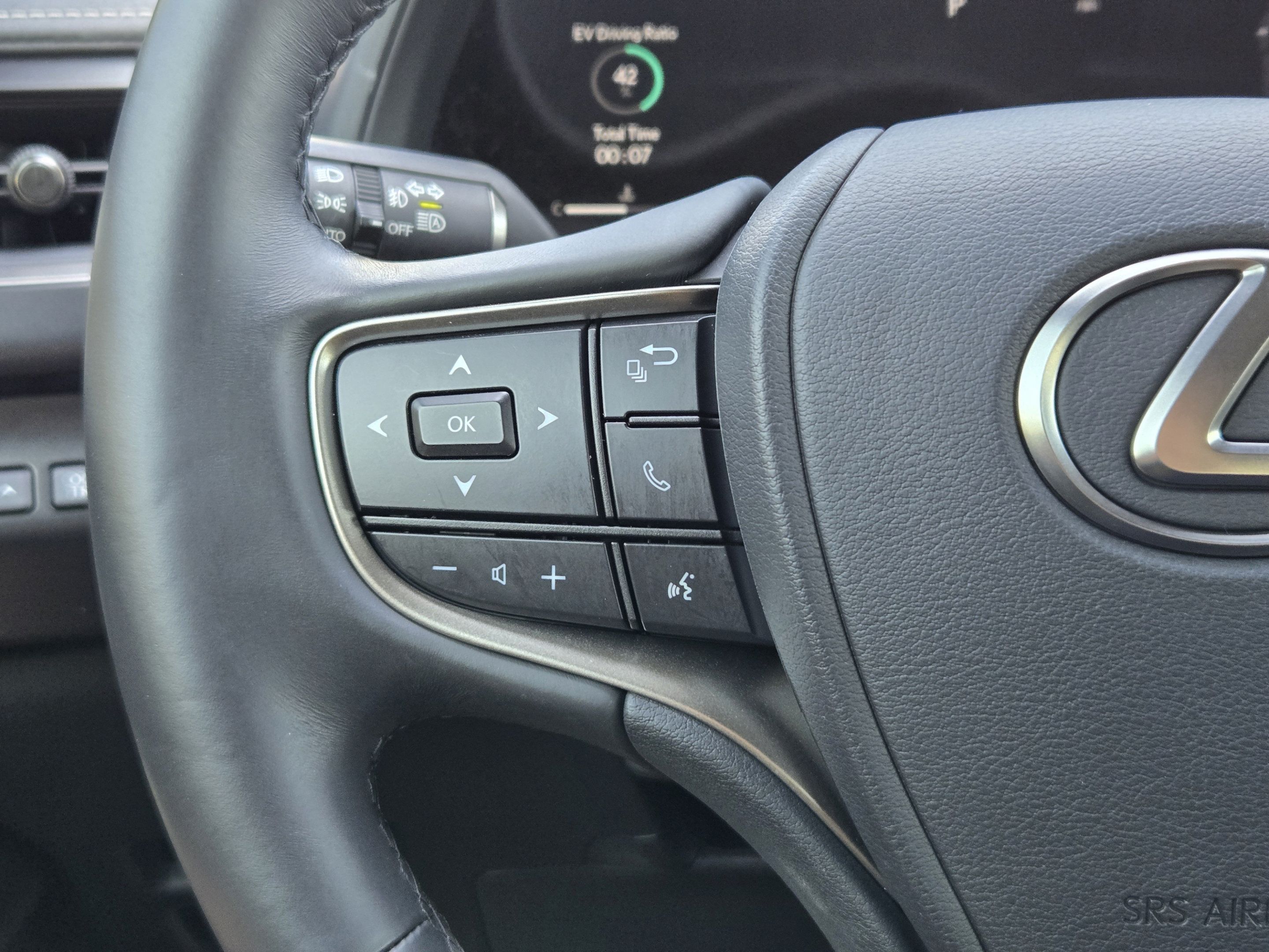 Used 2025 Lexus UX 300h FWD image 27