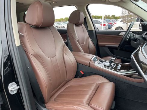 Used 2022 BMW X7 xDrive40i w/ Parking Assistance Package image 31