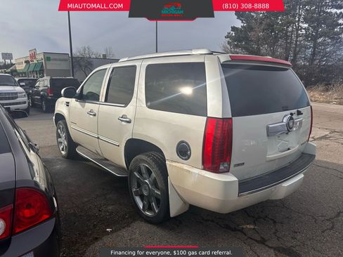 Used 2010 Cadillac Escalade Luxury image 7