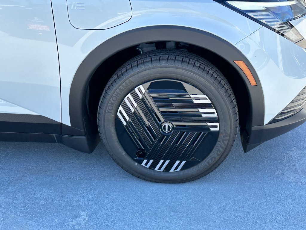 New 2026 Nissan Leaf FWD image 11