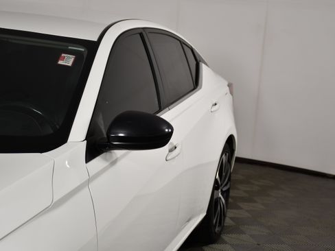 Used 2020 Nissan Altima 2.5 SR FWD image 13