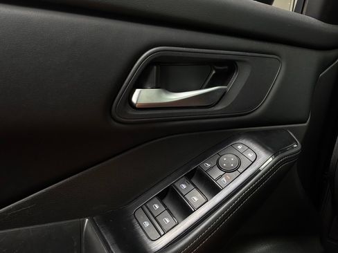 Used 2025 Nissan Rogue SV FWD image 21