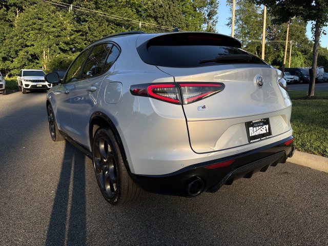 Used 2025 Alfa Romeo Stelvio Sprint AWD/4WD image 6