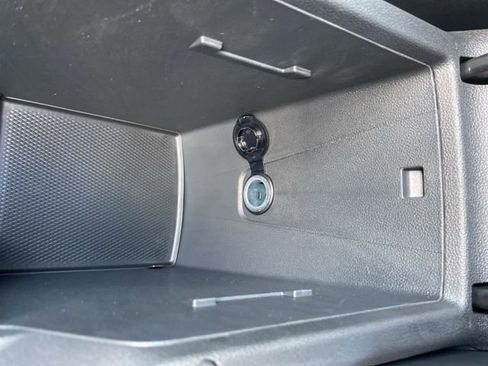 New 2025 Volkswagen Tiguan SE image 43