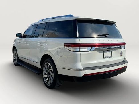 Used 2022 Lincoln Navigator Reserve image 10
