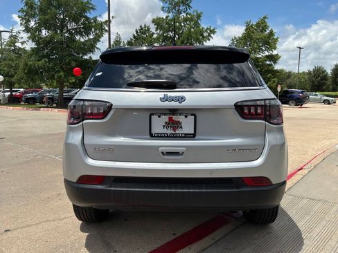 Used 2025 Jeep Compass Limited AWD/4WD image 7