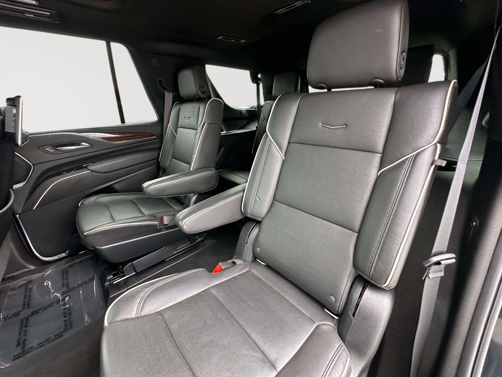 Used 2021 Cadillac Escalade Premium Luxury AWD/4WD image 32