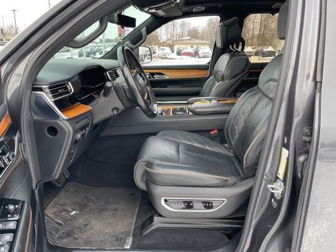 Used 2022 Jeep Grand Wagoneer Series III image 6