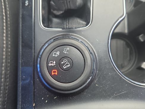 Used 2019 Ford Explorer XLT AWD/4WD image 29