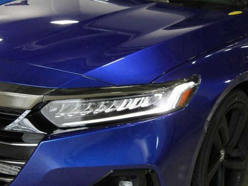 Used 2022 Honda Accord Sport image 2