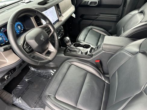 Used 2025 Ford Bronco Outer Banks image 9