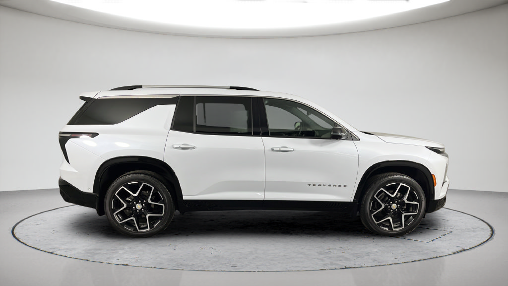 Used 2026 Chevrolet Traverse High Country w/ LPO, Floor Liner Package AWD/4WD image 6