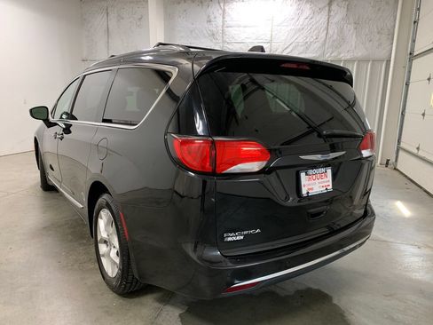 Used 2018 Chrysler Pacifica Touring-L w/ Tire & Wheel Group FWD image 25