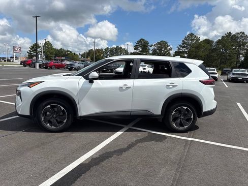 Used 2024 Nissan Rogue SV FWD image 23