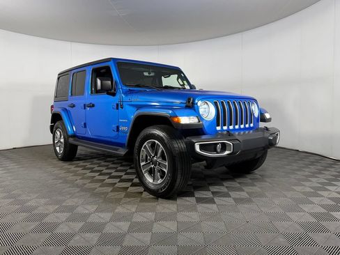 Used 2022 Jeep Wrangler Unlimited Sahara AWD/4WD image 4