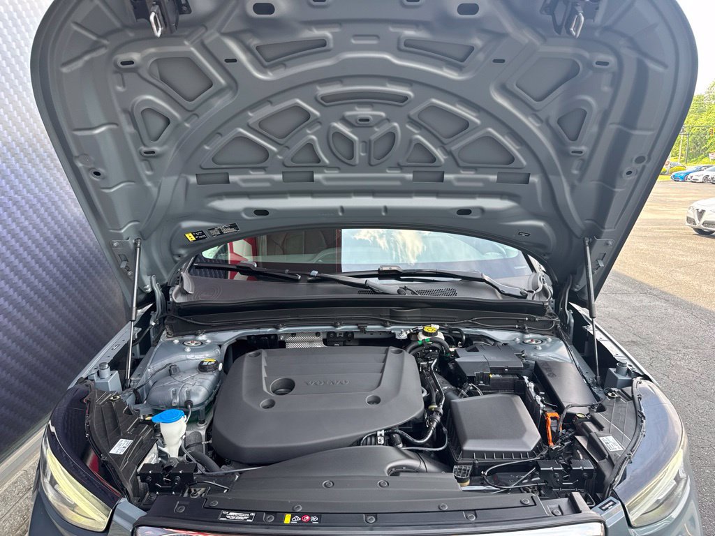 Used 2023 Volvo XC40 B5 Plus AWD/4WD image 21