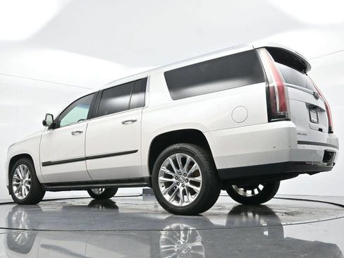Used 2017 Cadillac Escalade ESV Luxury image 54