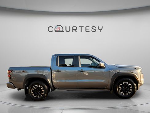 Used 2024 Nissan Frontier Pro-X image 6