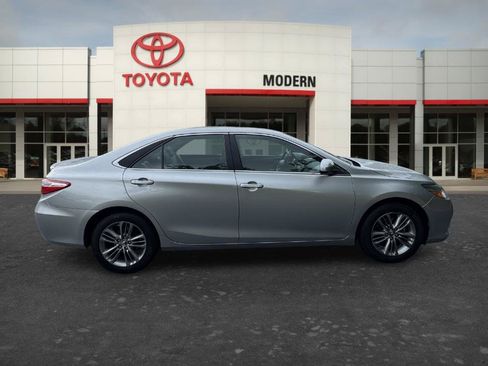 Used 2015 Toyota Camry SE FWD image 4