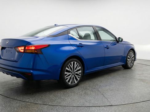 Used 2025 Nissan Altima 2.5 SV image 9