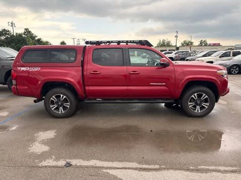 Used 2016 Toyota Tacoma TRD Sport w/ Exterior Package AWD/4WD image 4