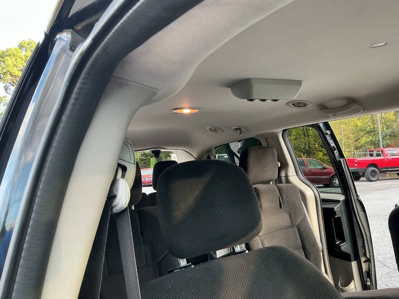 Used 2012 Dodge Grand Caravan SE FWD image 23