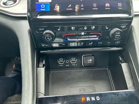 Used 2024 Jeep Grand Cherokee Limited w/ Luxury Tech Group II image 26