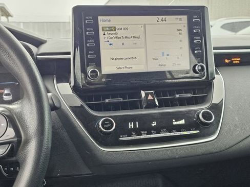 Used 2021 Toyota Corolla LE image 9