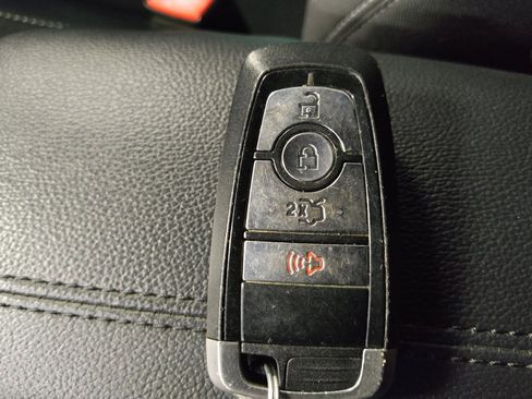 Used 2018 Ford Mustang Coupe image 32