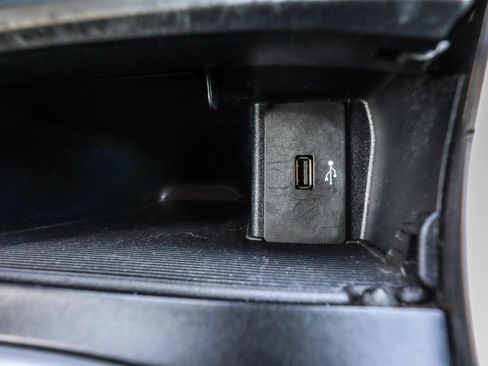 Used 2018 Ford Edge SEL image 9