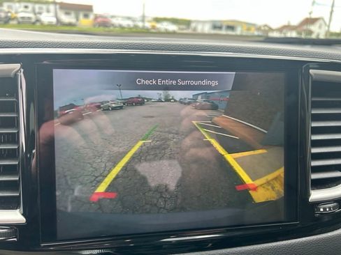 Used 2023 Chrysler Pacifica Touring-L FWD image 26