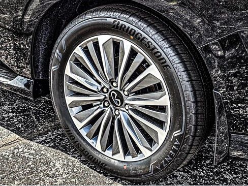 New 2026 INFINITI QX80 Luxe image 12