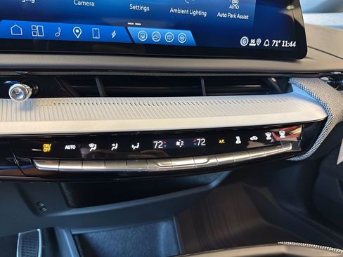 New 2026 Cadillac Optiq Luxury 1 image 33