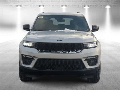 New 2025 Jeep Grand Cherokee Limited image 3